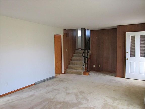 4th image of 530 Eastwood Ln