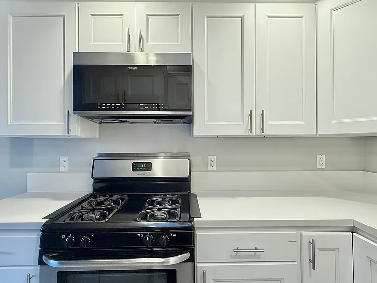 2135 E Valley Pkwy #33 — Photo 19