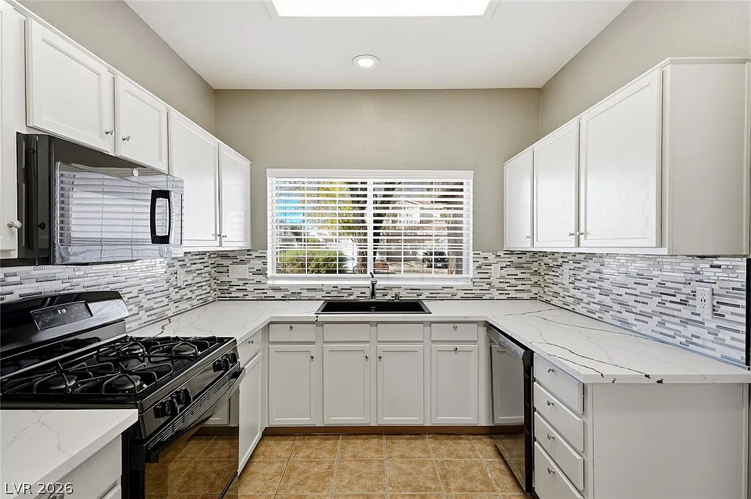 3 bed, 2.0 bath, 1252 sqft, $1,950 — Photo 1