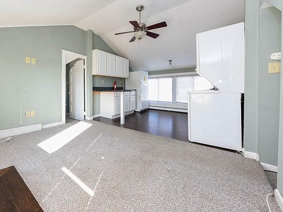 2nd image of 939 Simpson Ave APT 3