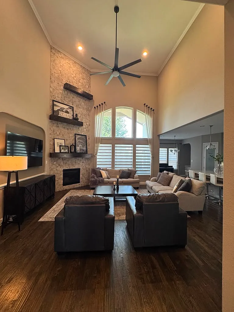 5 bed, 5.5 bath, 5174 sqft, $7,800 — Photo 4