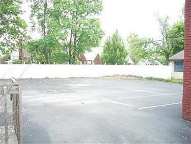 3rd image of 3633 South Ave