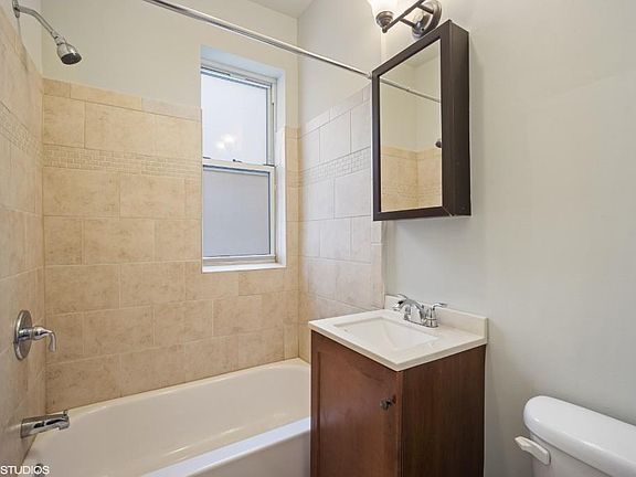 5th image of 511 W Melrose St APT 407