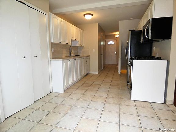 5th image of 26192 Franklin Pointe Dr #1
