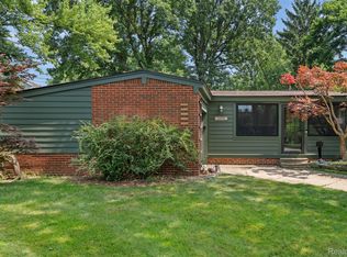 1072 Brooklawn Ct, Troy, MI 48084