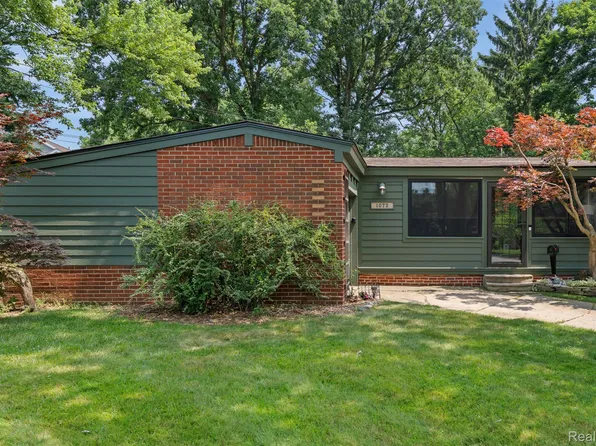 1072 Brooklawn Ct, Troy, MI 48084