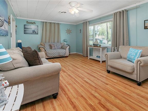 3rd image of 2209 Hazel St