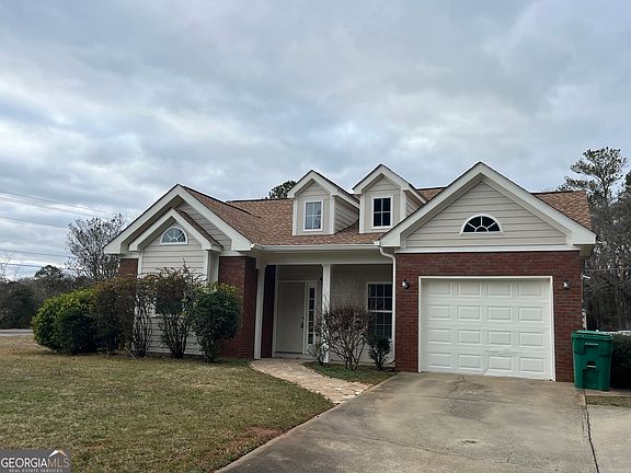 2nd image of 124 W Hogan Rd