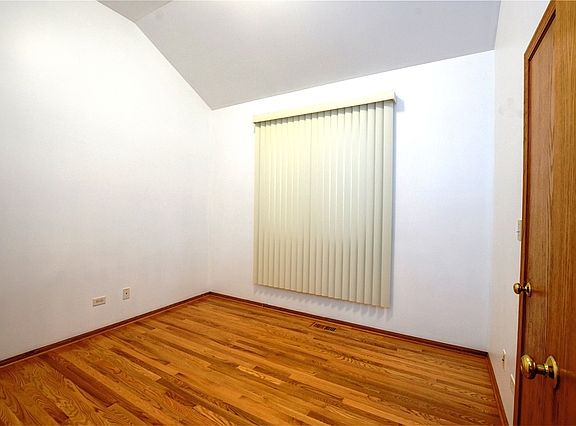 5th image of 2254 S Hamlin Ave
