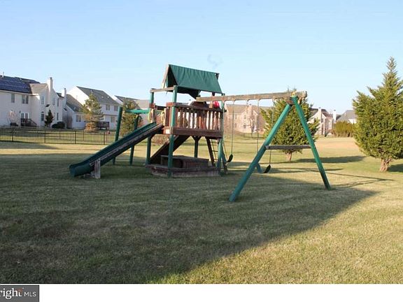 4th image of 19 Sawgrass Dr