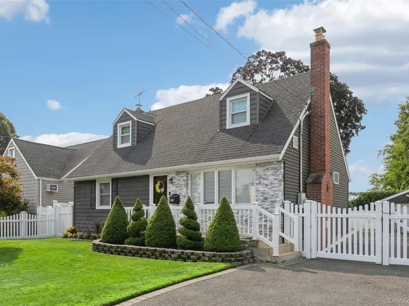 2606 7th Avenue, East Meadow, NY 11554