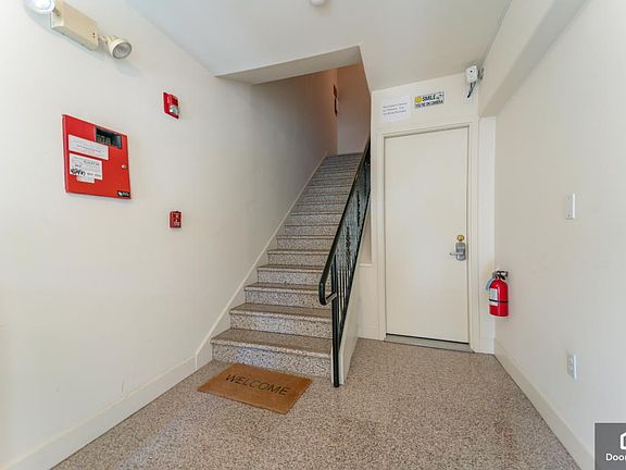 4th image of 451A 26th Ave