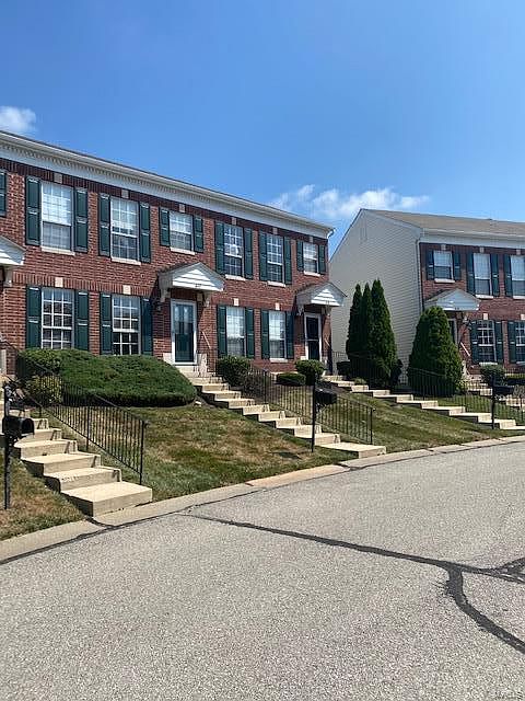 1st image of 445 Parkview Place Dr