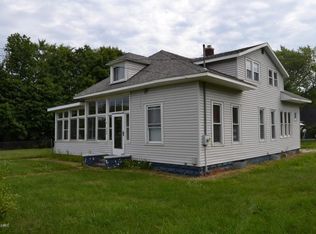 304 N Lake Ave, Spring Lake, MI 49456