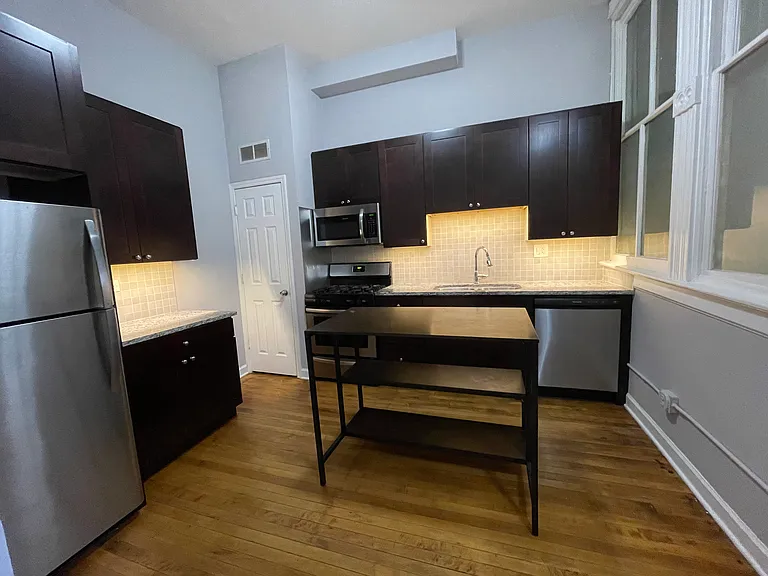 1541 W Chicago Ave #4 — Photo 1