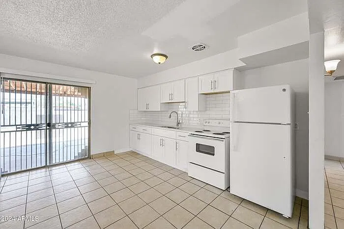 3 bed, 1.5 bath, 1110 sqft, $1,260 — Photo 4
