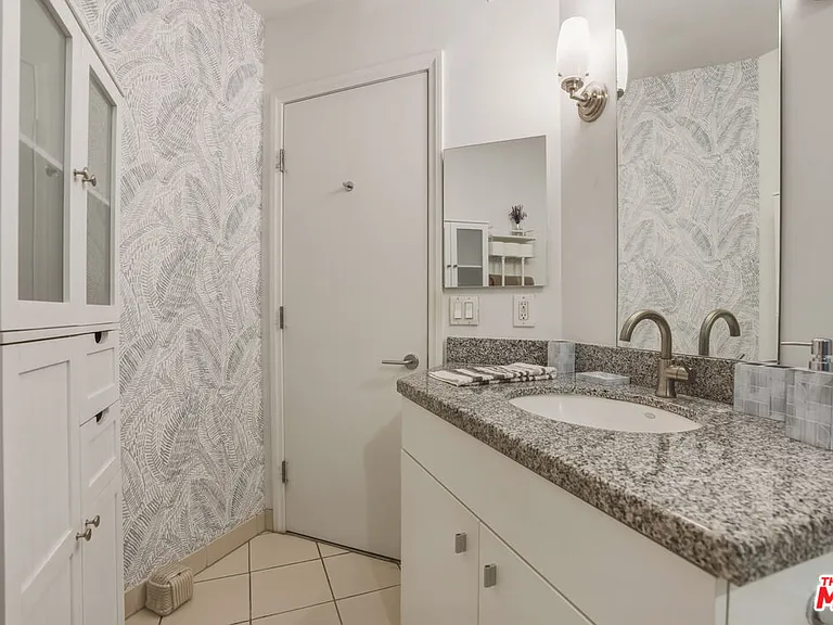 1100 Wilshire Blvd #2604 — Photo 28