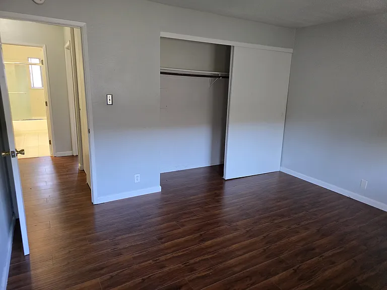 1421 Benton St #D — Photo 11