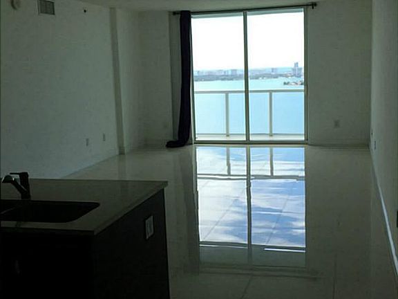 4th image of 1900 N Bayshore Dr #3302