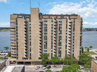 155 Front St N #301, Sarnia, ON N7T 7V5