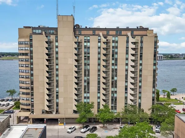 105 Front St S #301, Sarnia, ON N7T 2M4