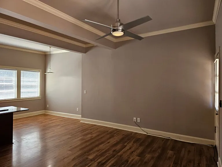 114 N Cypress St — Photo 10