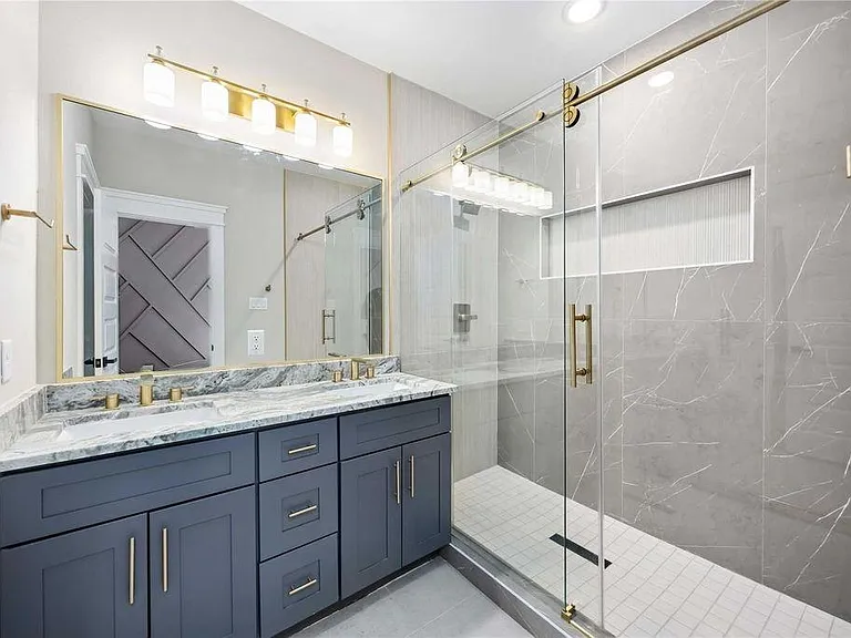 4624 Mayflower St #B — Photo 25