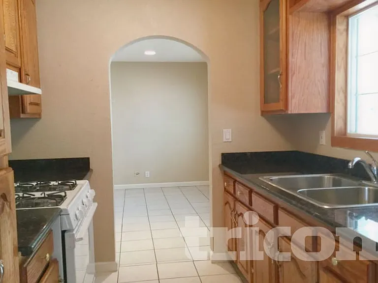 1036 Nightingale Ct — Photo 3
