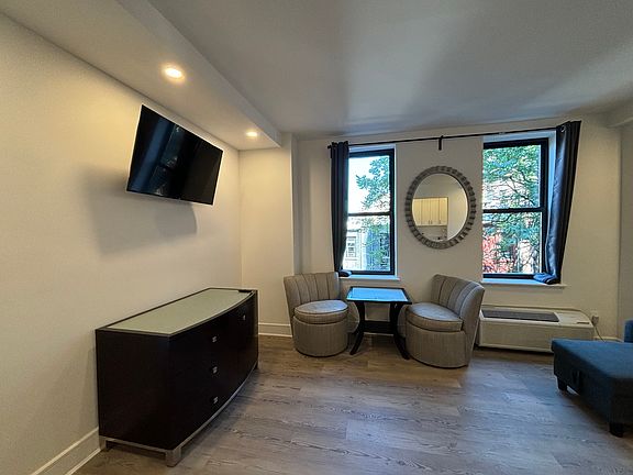 2nd image of 45 W 81st St #7K