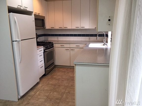 3rd image of 3864 S 305th Pl