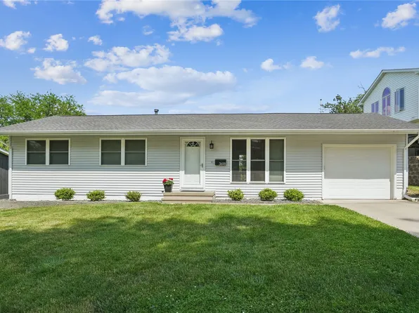3618 Lynbrook Dr NE, Cedar Rapids, IA 52402