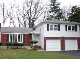 3 Fireside Ln, Latham, NY 12110