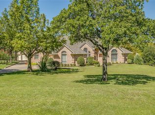 152 Hillside Dr E, Burleson, TX 76028