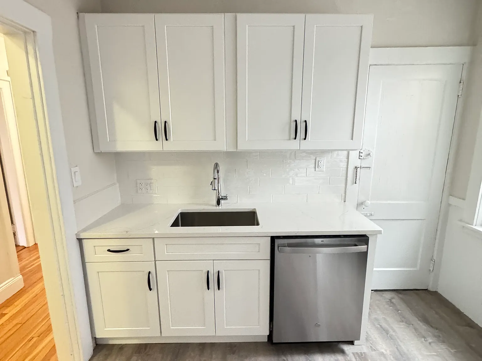 3 bed, 1300 sqft, $3,900 — Photo 3
