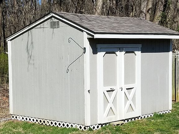 Yard Barn, Roof New in 2014