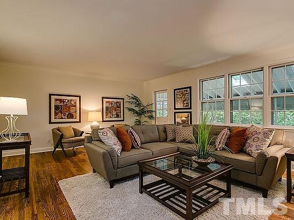 3rd image of 112 W Woodridge Dr