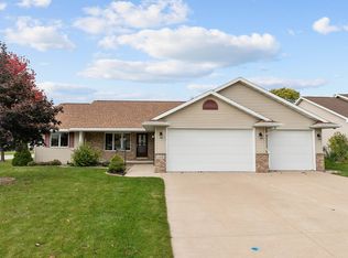 1418 W Brickstone Ct, Appleton, WI 54914