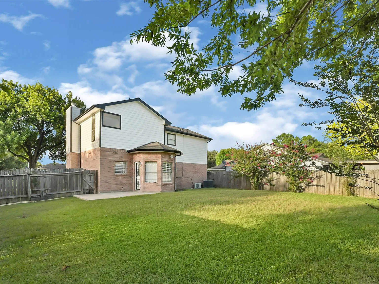 4 bed, 2.5 bath, 1739 sqft, $1,900 — Photo 4