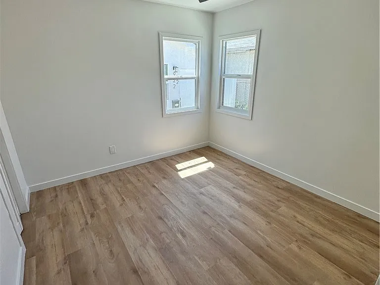 924 E Lanzit Ave — Photo 5