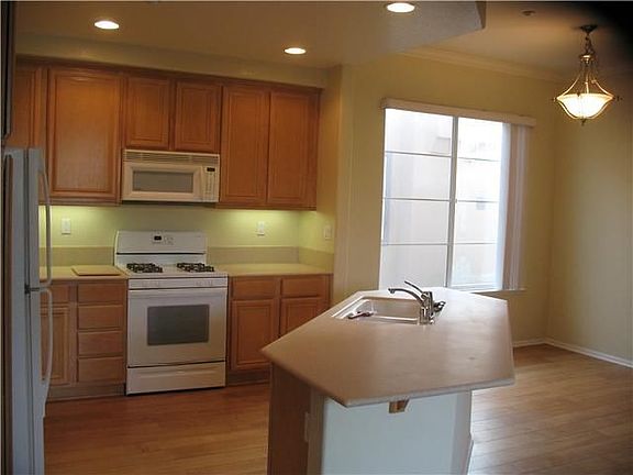 2nd image of 2897 Escala Cir