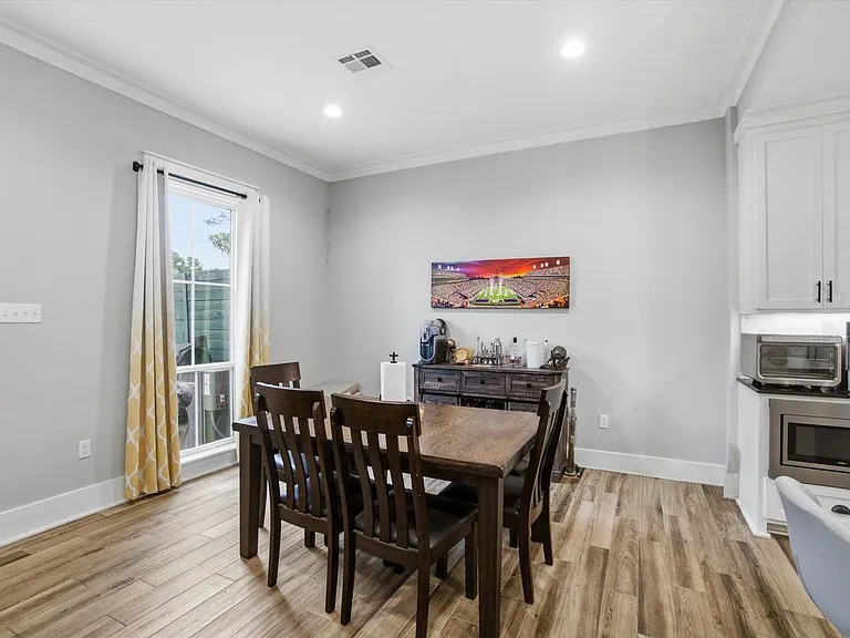 421 Saint Thomas Ln — Photo 4