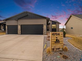 6724 W Viola Ct, Sioux Falls, SD 57107