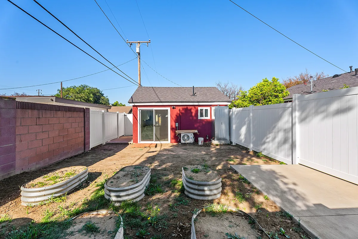 Building Photo - 1352 W Porter Ave #A