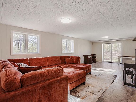 3rd image of 23 Evergreen Rd