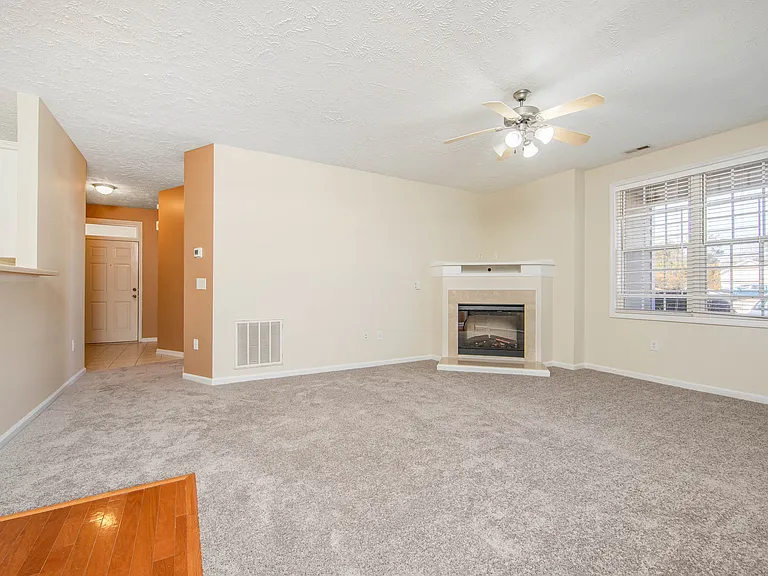3930-101 Bardstown Ct — Photo 2
