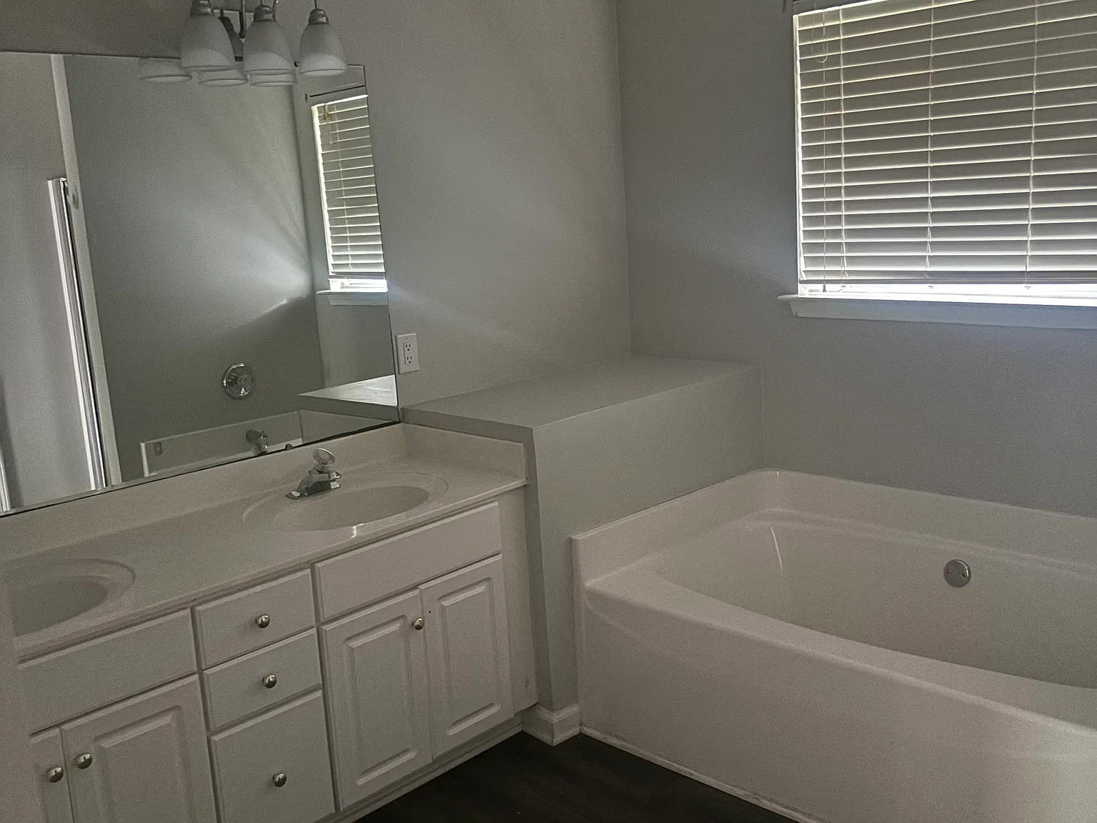 4 bed, 2.5 bath, 2150 sqft, $2,500 — Photo 1