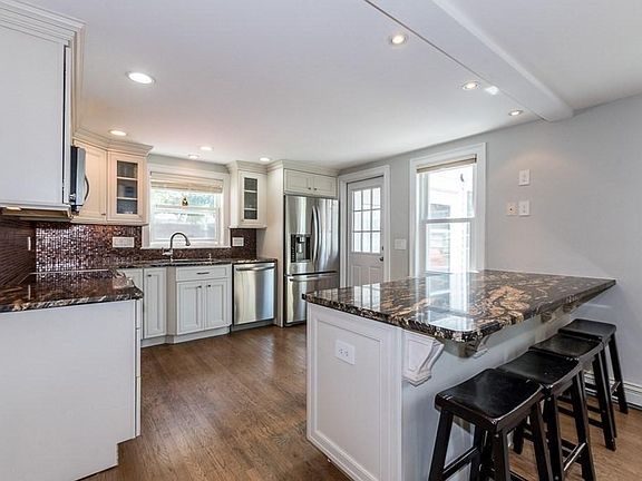 2nd image of 92 Hawthorn St