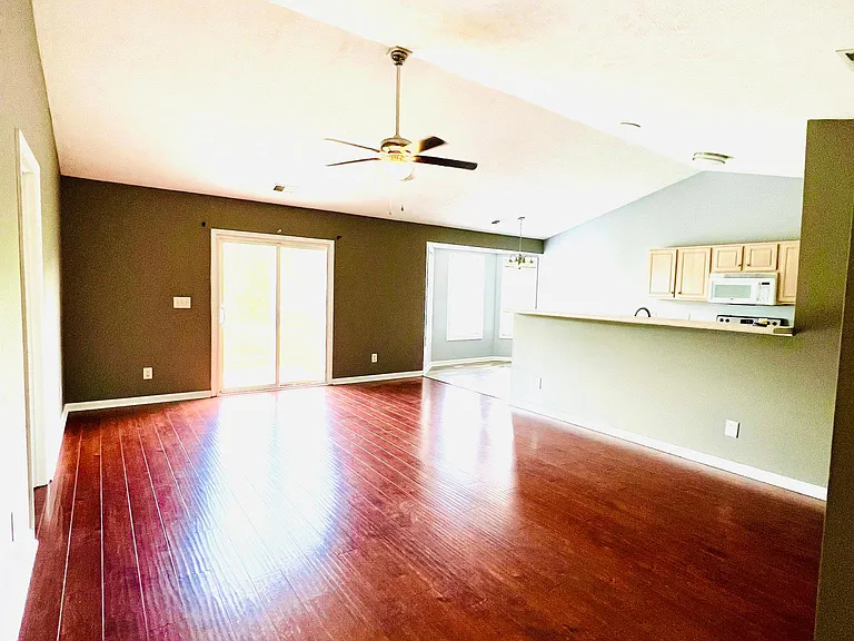 469 W Perry Rd — Photo 15