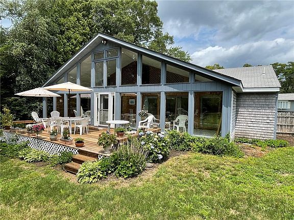 3rd image of 10 Larkspur Dr