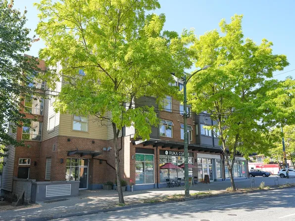 2408 Broadway E #403, Vancouver, BC V6K 2E8